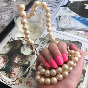90s faux pearl set necklace and bracelets